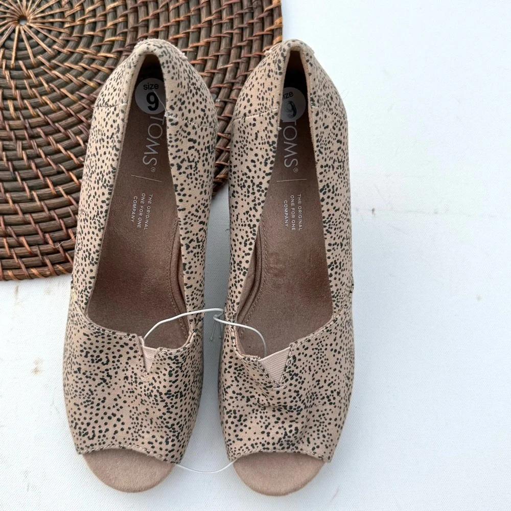 Toms Womens Shoes Tan Black Michelle Wedge Canvas Tiny Cheetah Print Size 9
